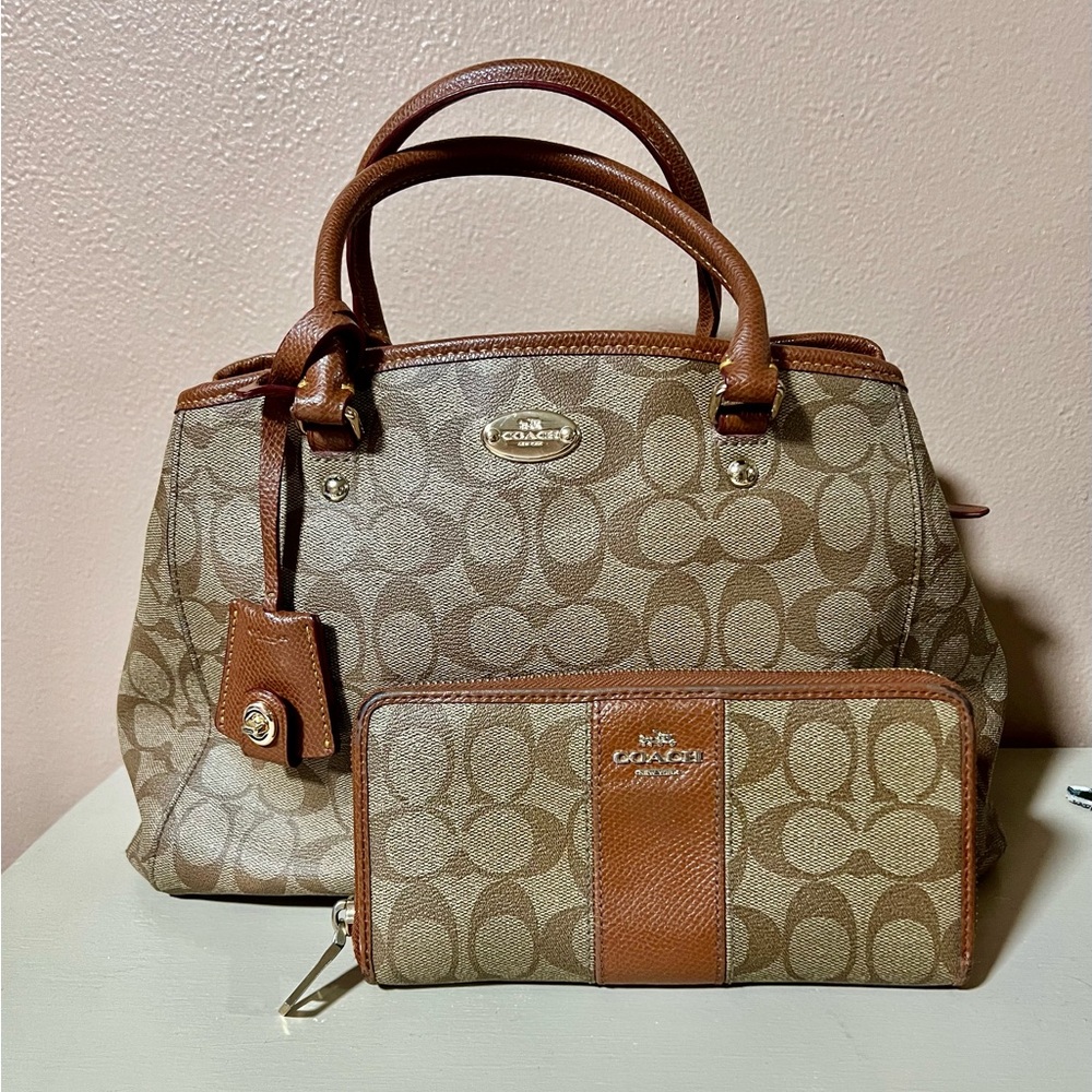 Coach purse and wallet